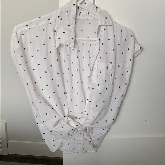 Women’s white short sleeve blouse. - Picture 2 of 2